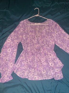 Mod on trend Lavender Floral V-Neck Peplum Blouse
